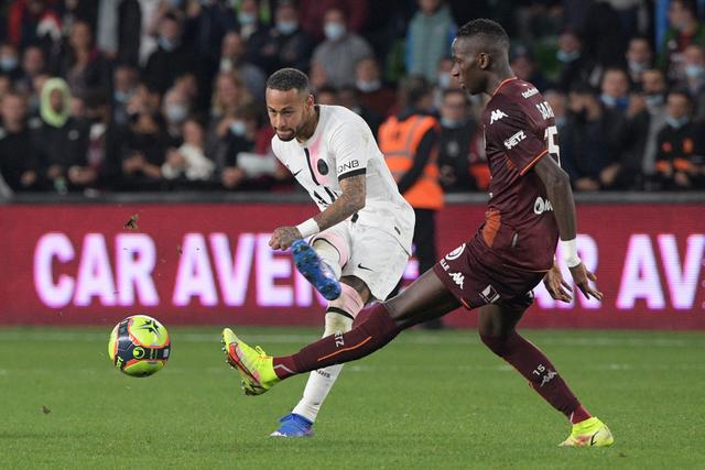 周中欧战淘汰赛赛果：欧冠客队强势 欧协主队完胜