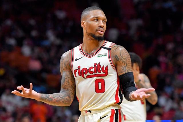 库里23分詹姆斯33+7+11浓眉缺阵 勇士大胜湖人